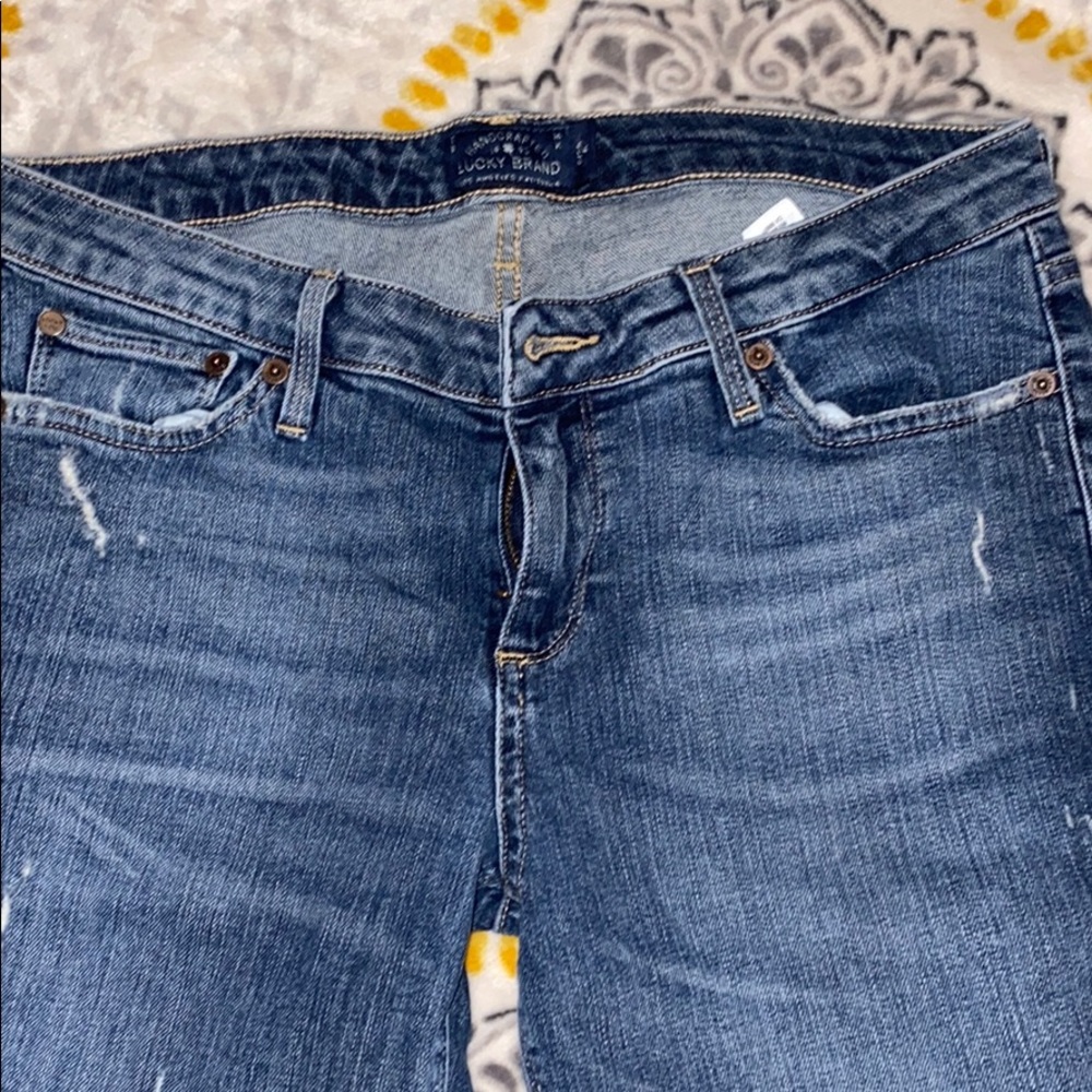 2/20 Lucky jeans